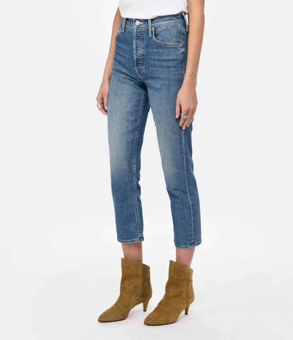 MOTHER Jean The Tomcat Jean Denim Bleu Kneeling On Stones boutique en france 5